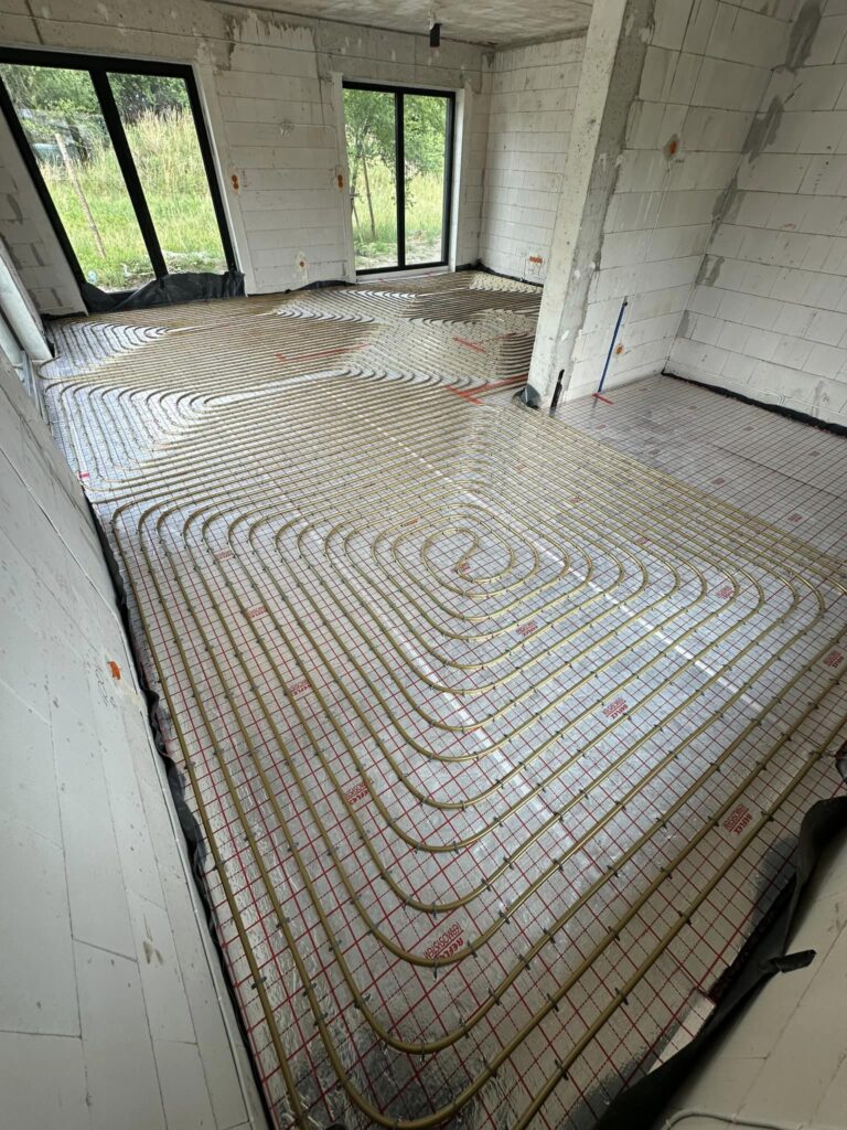 System ogrzewania podłogowego w domu jednorodzinnym